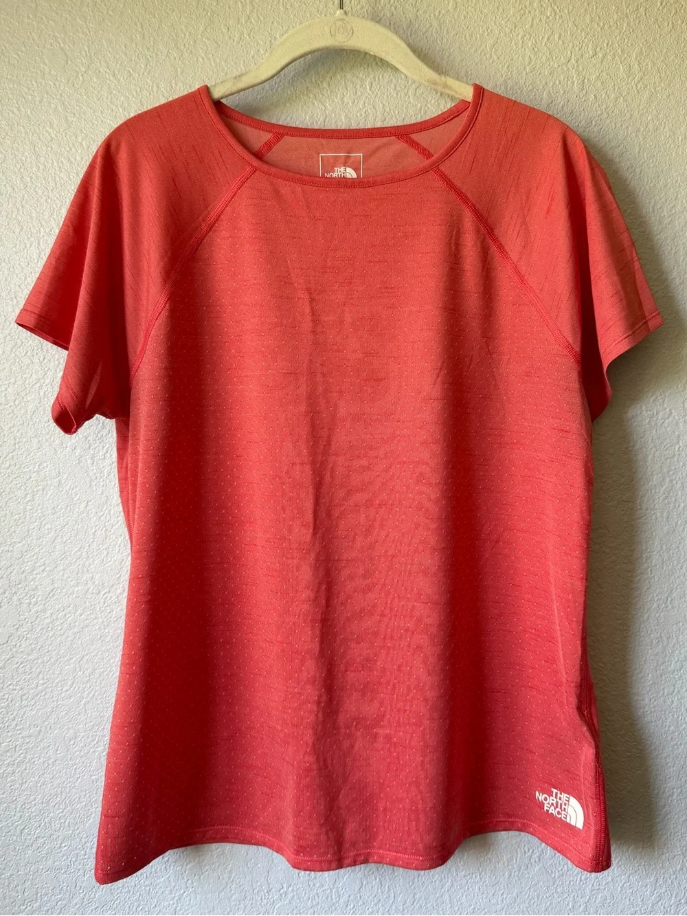 The North Face Women's Activewear Tee in Coral-Red, Medium, EUC, Short Sleeve - Picture 1 of 10